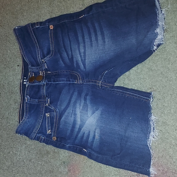 Shorts - Picture 1 of 3